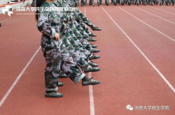 娱乐吃瓜酱军训,娱乐吃瓜酱的军旅成长记